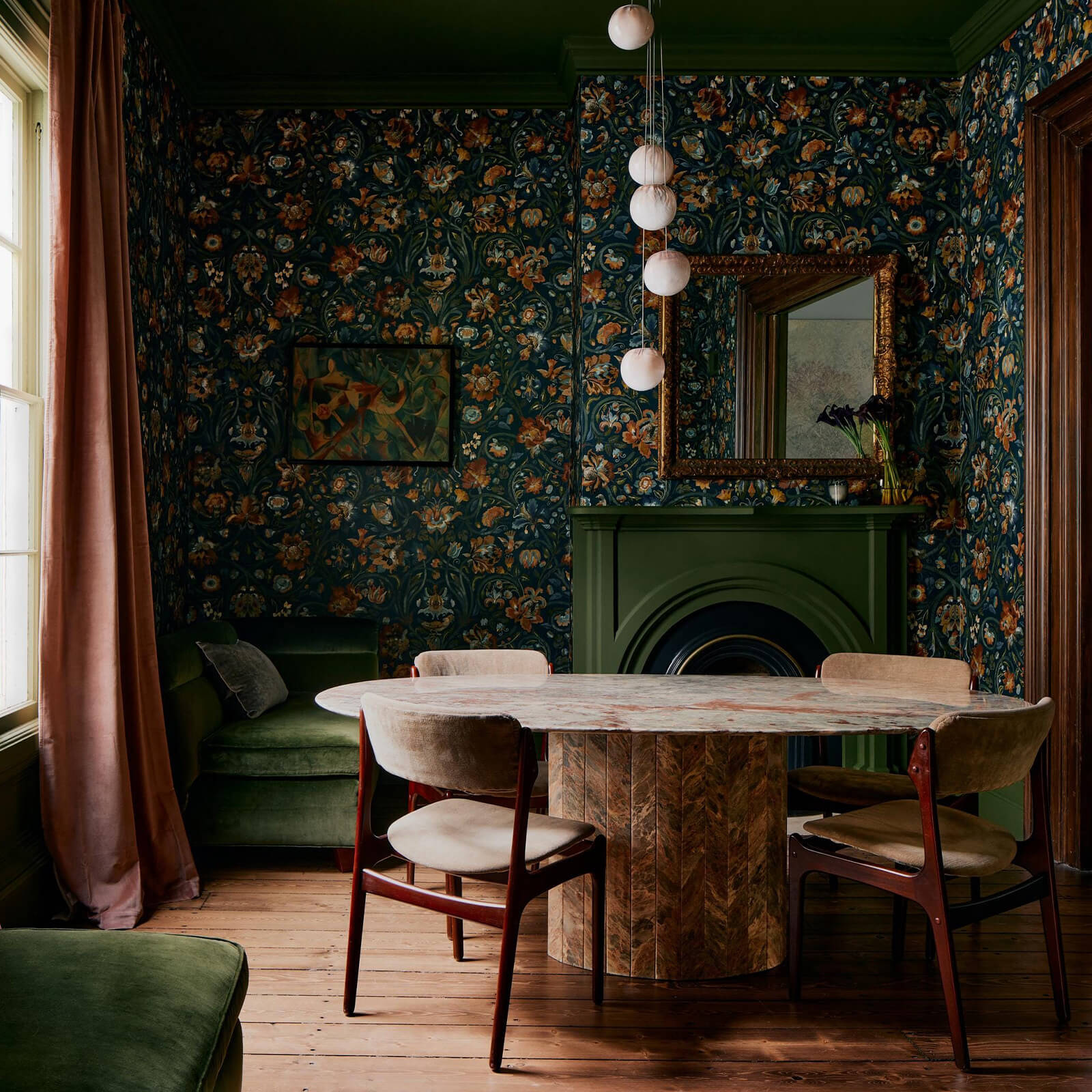 FRIENDS WITH BENEFITS