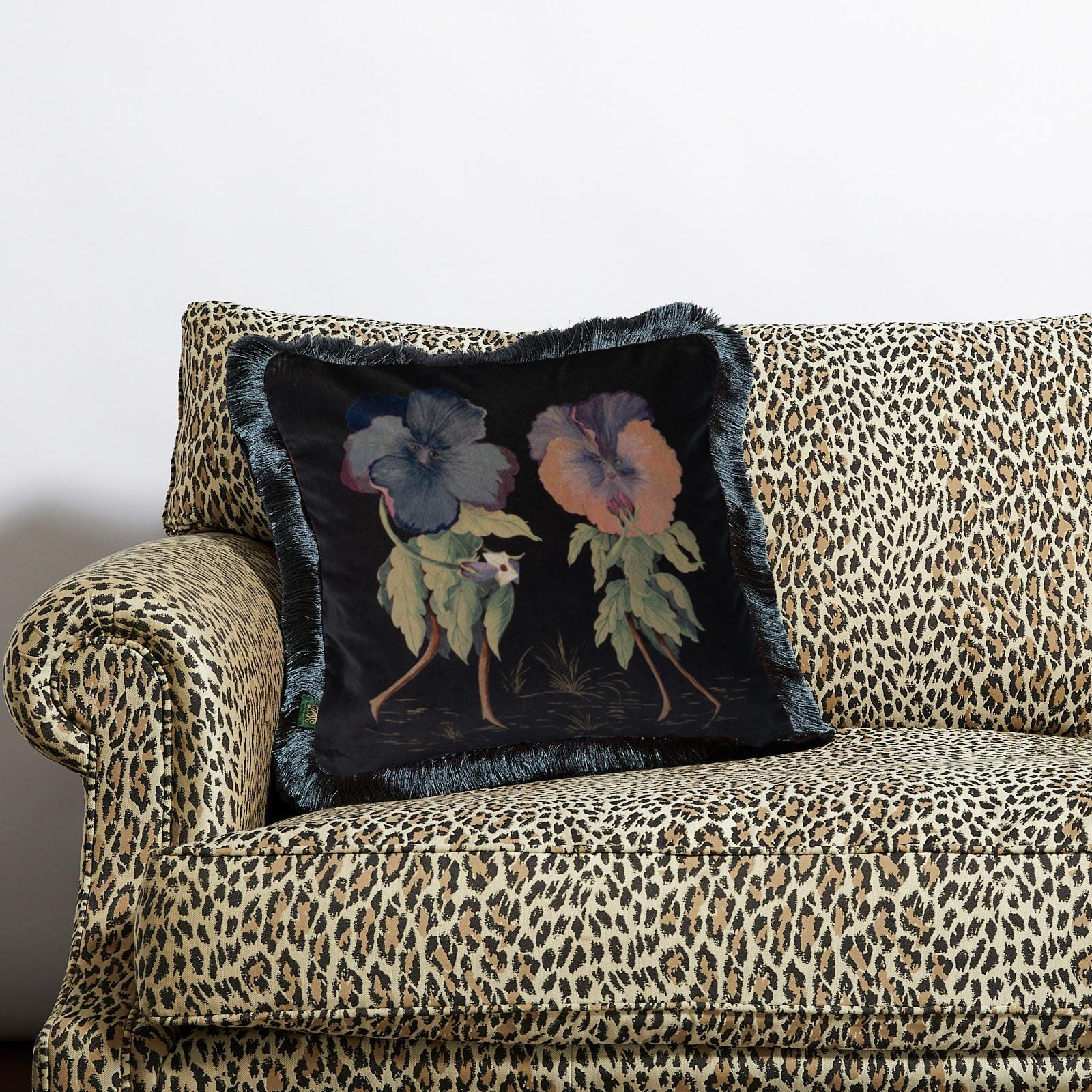 LOVE LETTER Medium Fringe Velvet Cushion - Noir