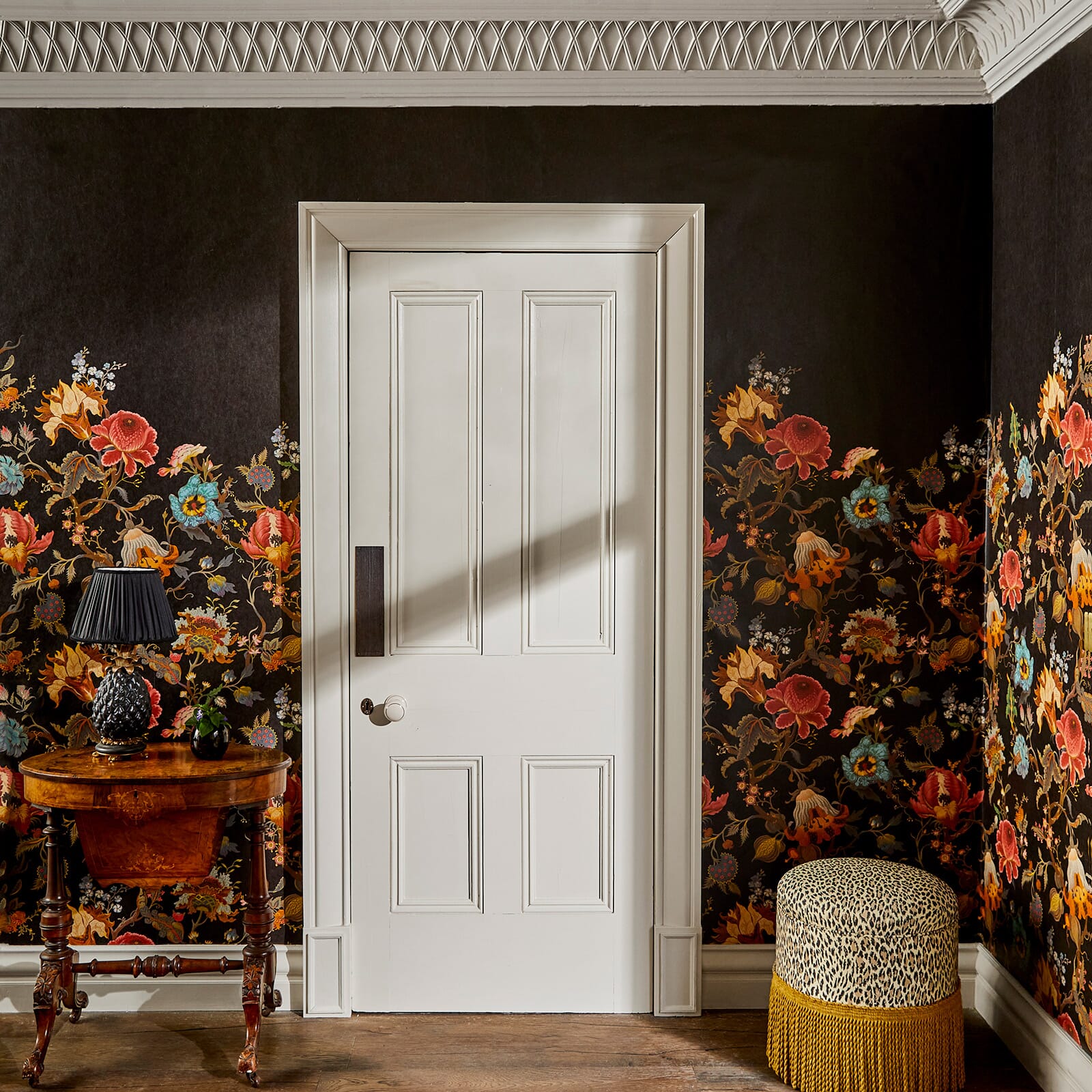 ARTEMIS CLIMBING WALLS Wallpaper - Black
