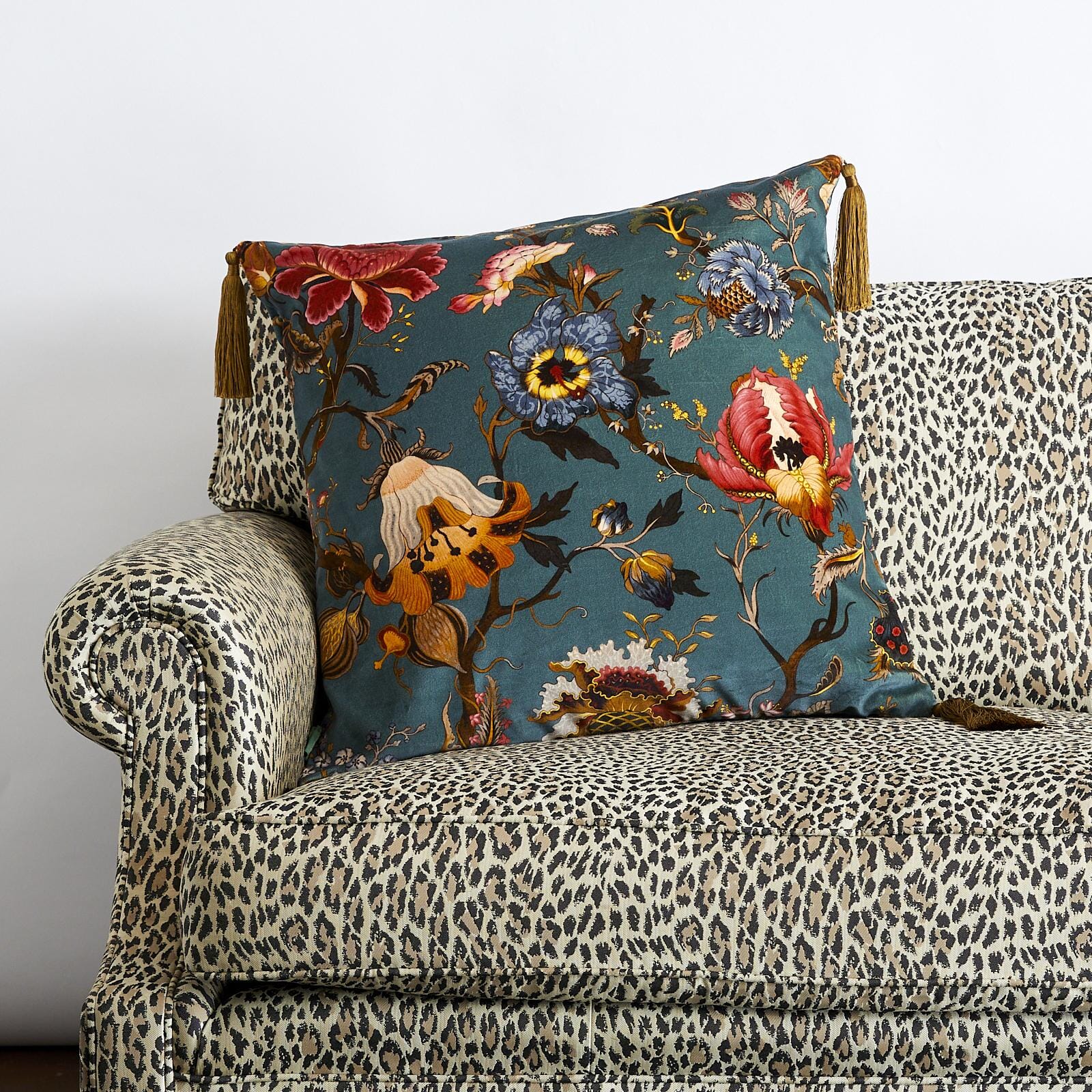 ARTEMIS Large Tassel Velvet Cushion - Petrol