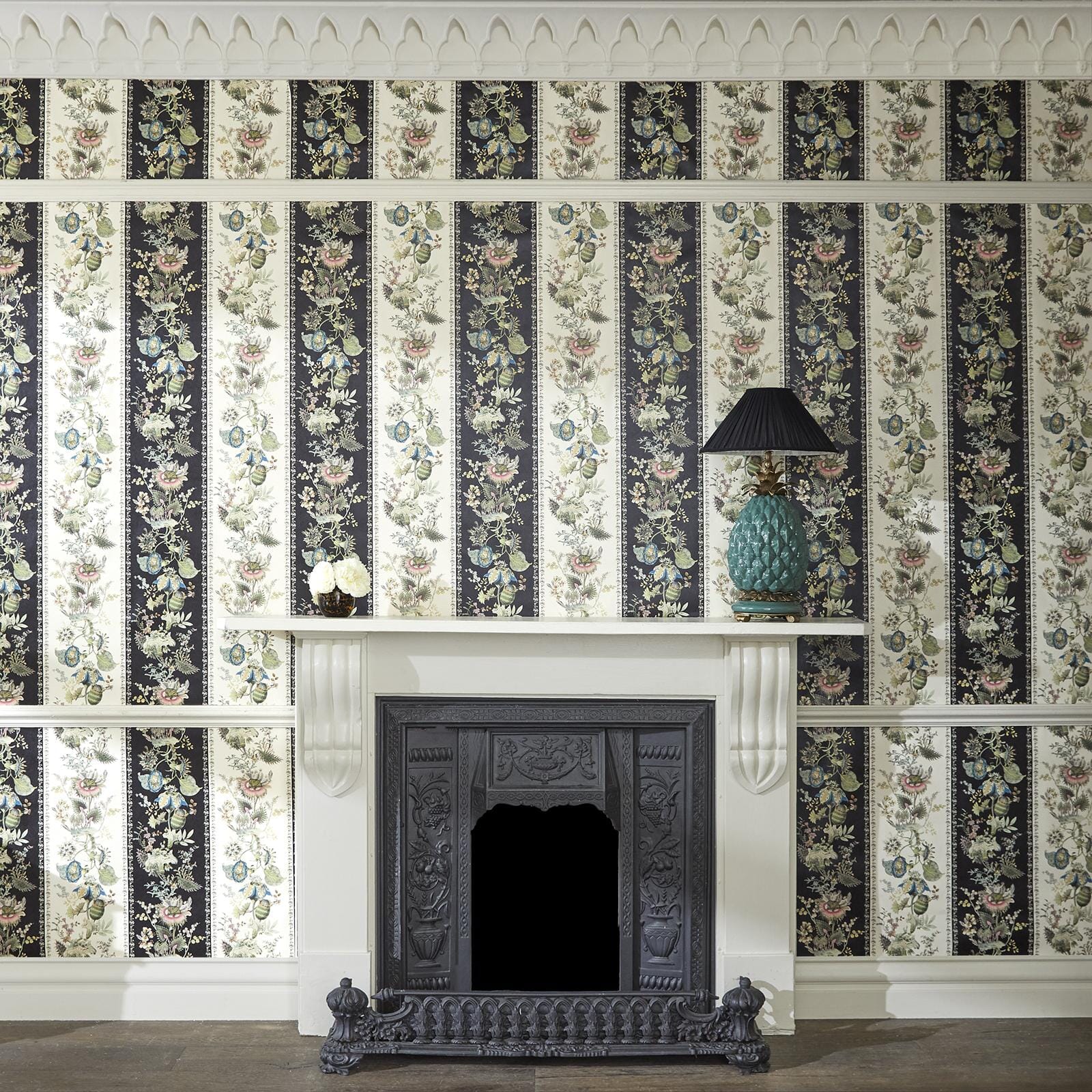 FLORA FANTASIA Wallpaper - Noir Stripe