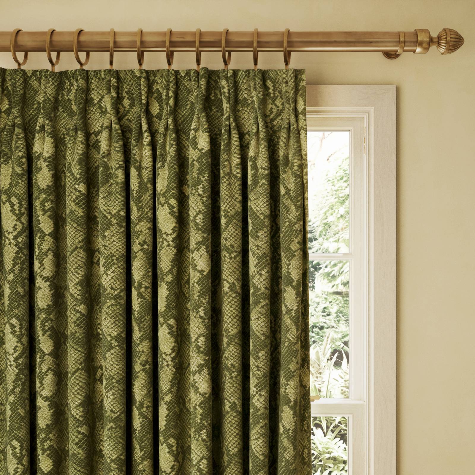 COBRA Velvet Curtain - Laurustine