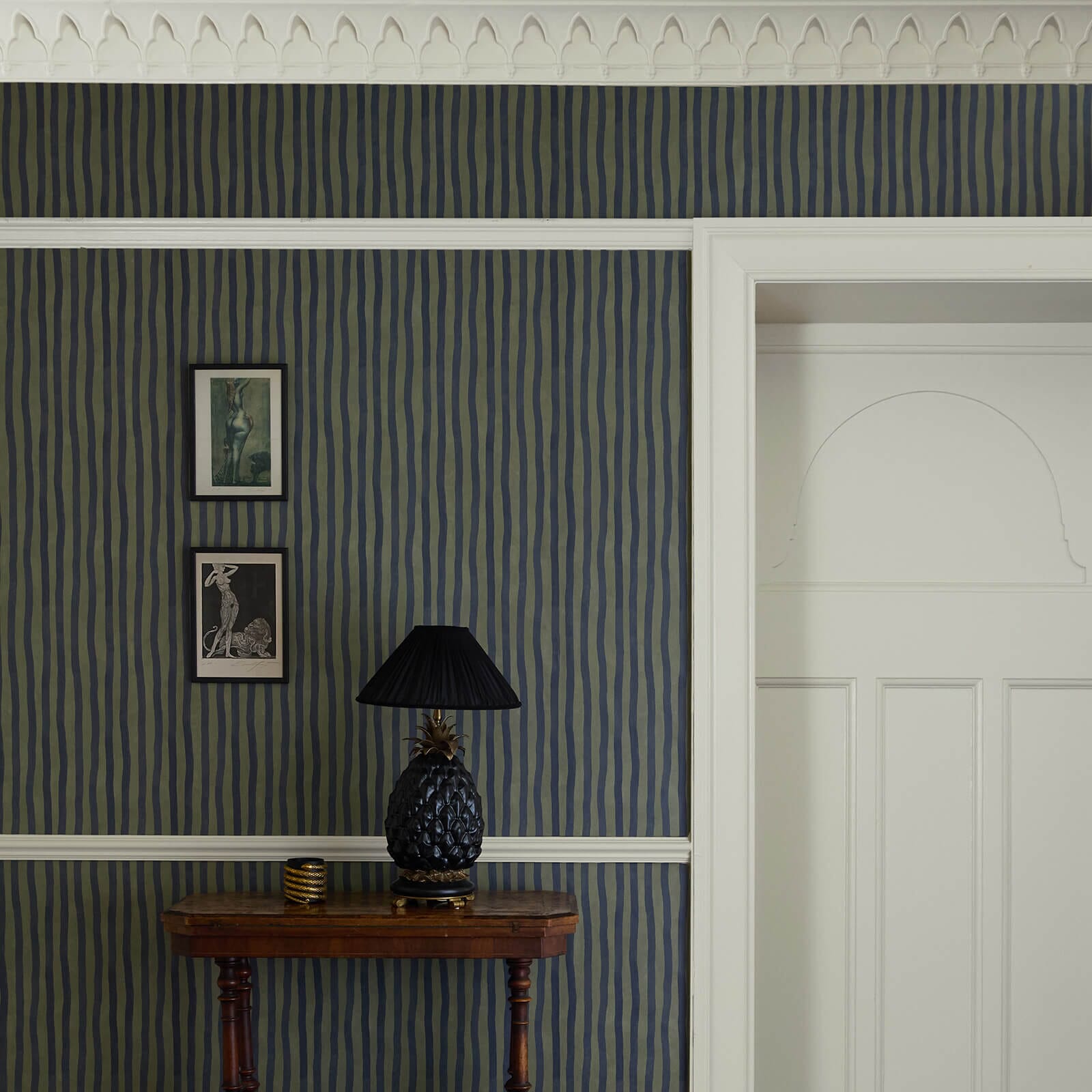 ARTIST'S STRIPE Wallpaper - Laurustine & Galaxias