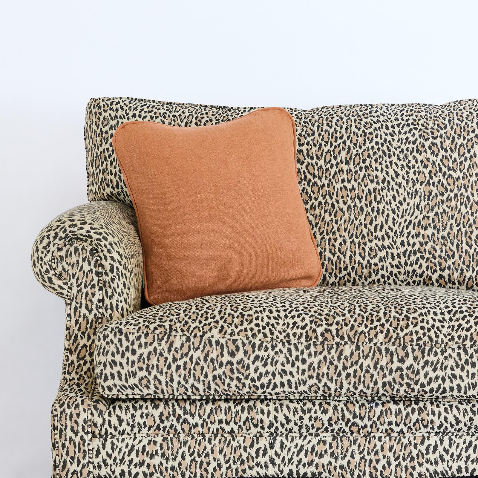 HEAVENLY Hemp Medium Curved Cushion - Tobacco