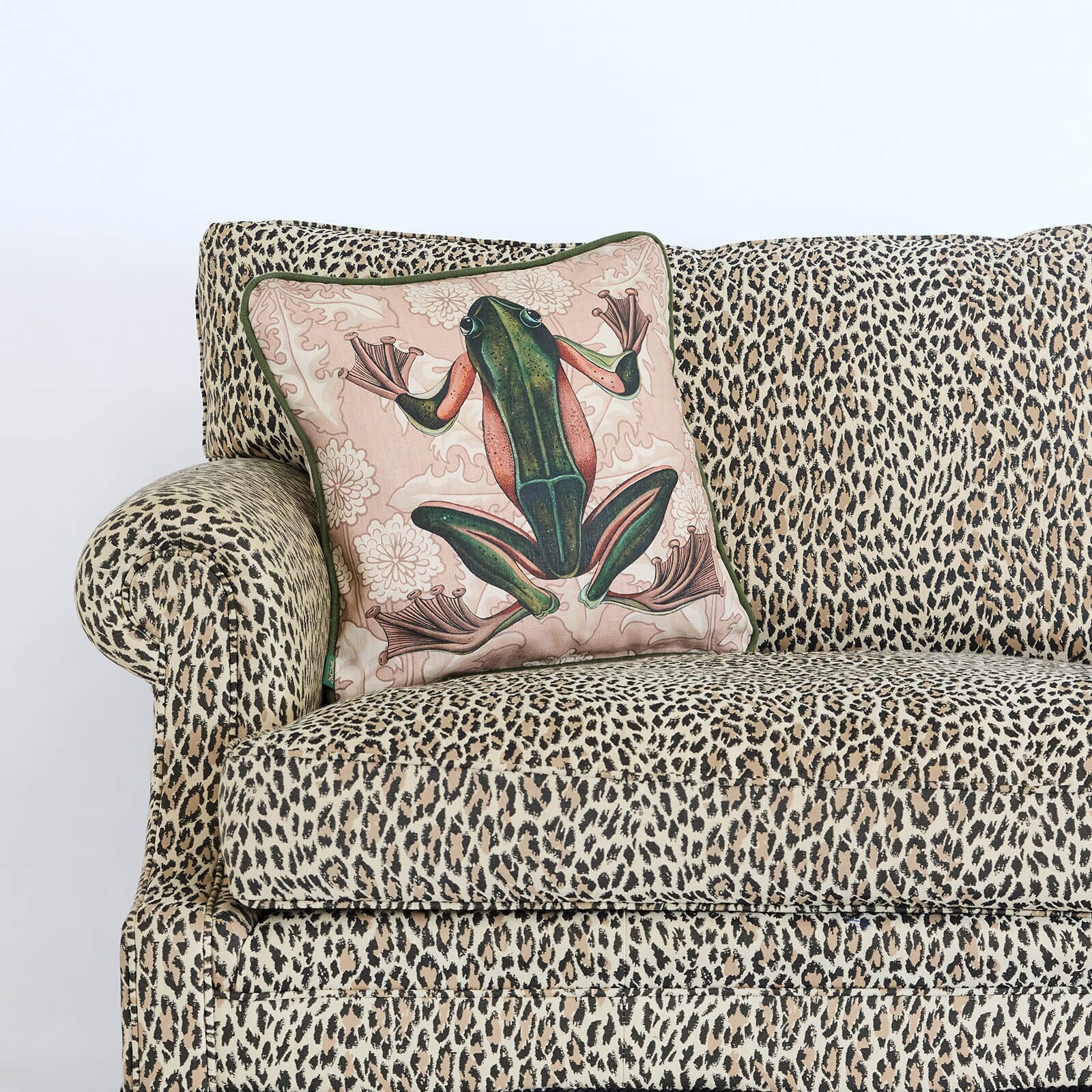 TARAXA AMPHIBIA Hemp Medium Piped Cushion - Blush