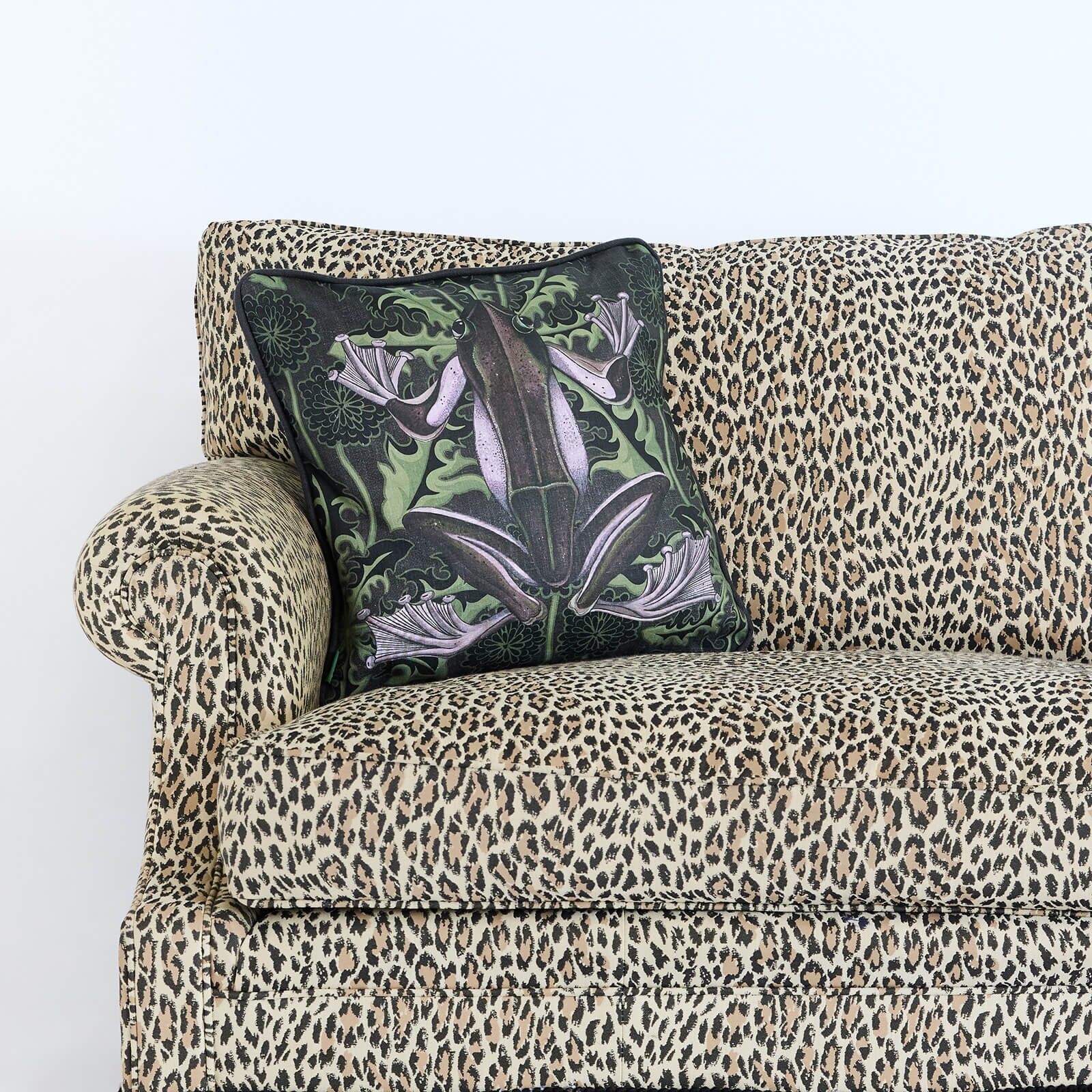 TARAXA AMPHIBIA Hemp Medium Piped Cushion - Noir